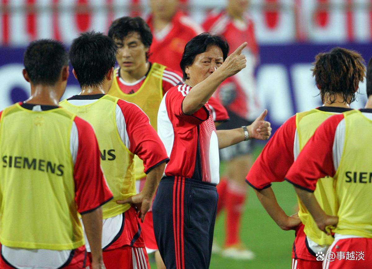 开云体育直播-包含中国足球高峰对决，球员们拼尽全力，争夺胜利的词条