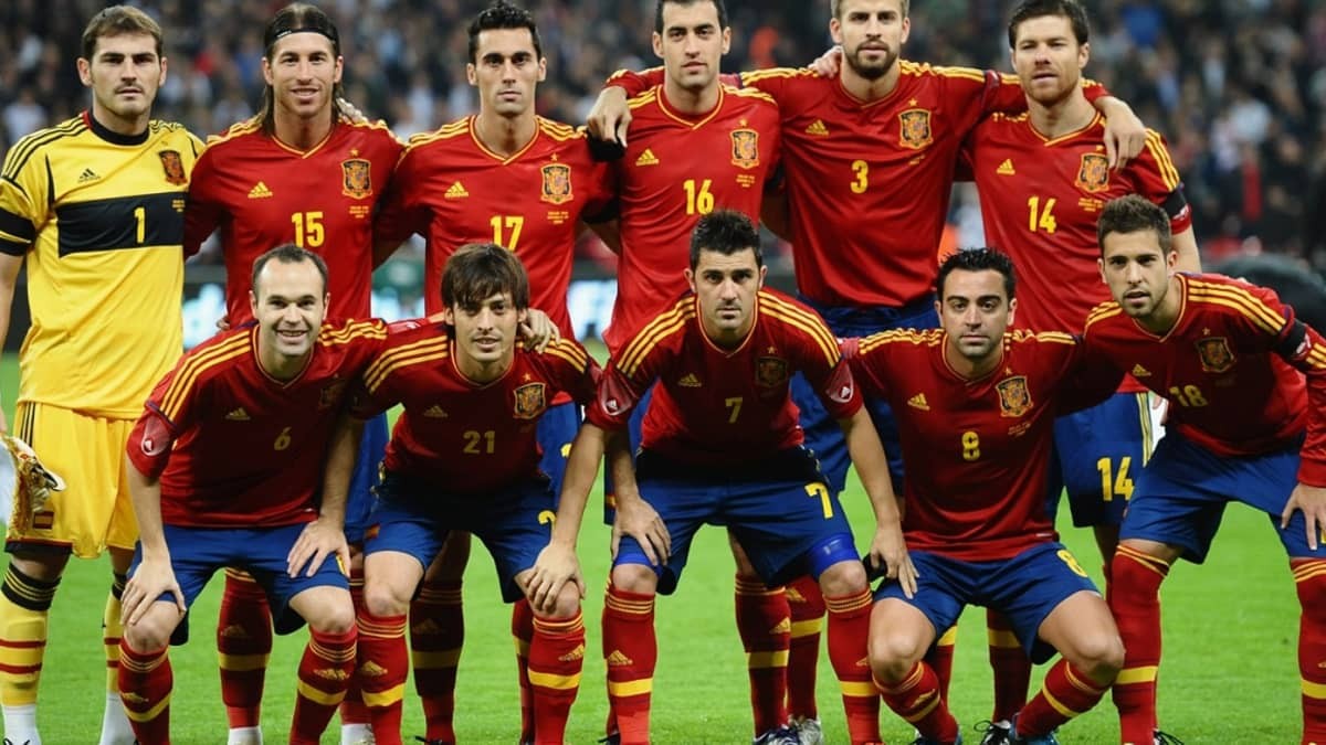 西班牙国家队主帅召集巴萨、皇马球员备战国际比赛的简单介绍