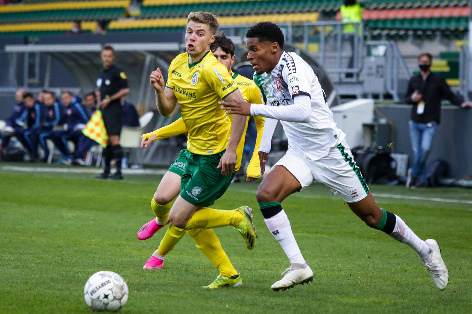 荷甲球队在国际赛事中大放异彩