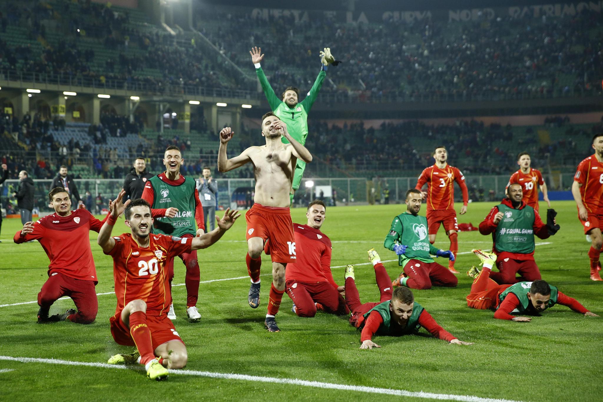 包含北马其顿队在客场比赛中逆转获胜，积分攀升的词条