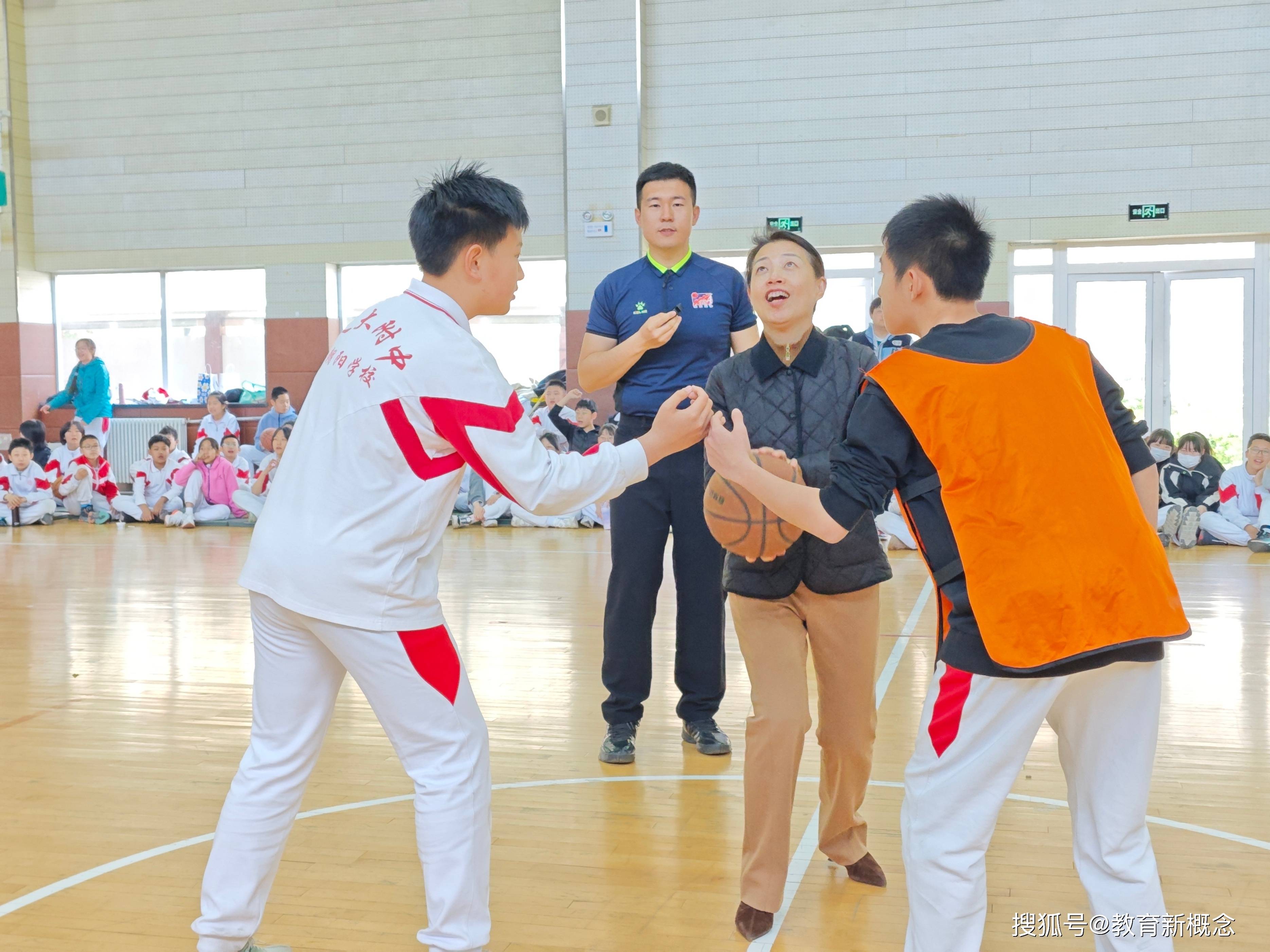 高潮不断,篮球赛场变幻莫测 高潮不断,篮球赛场变幻莫测